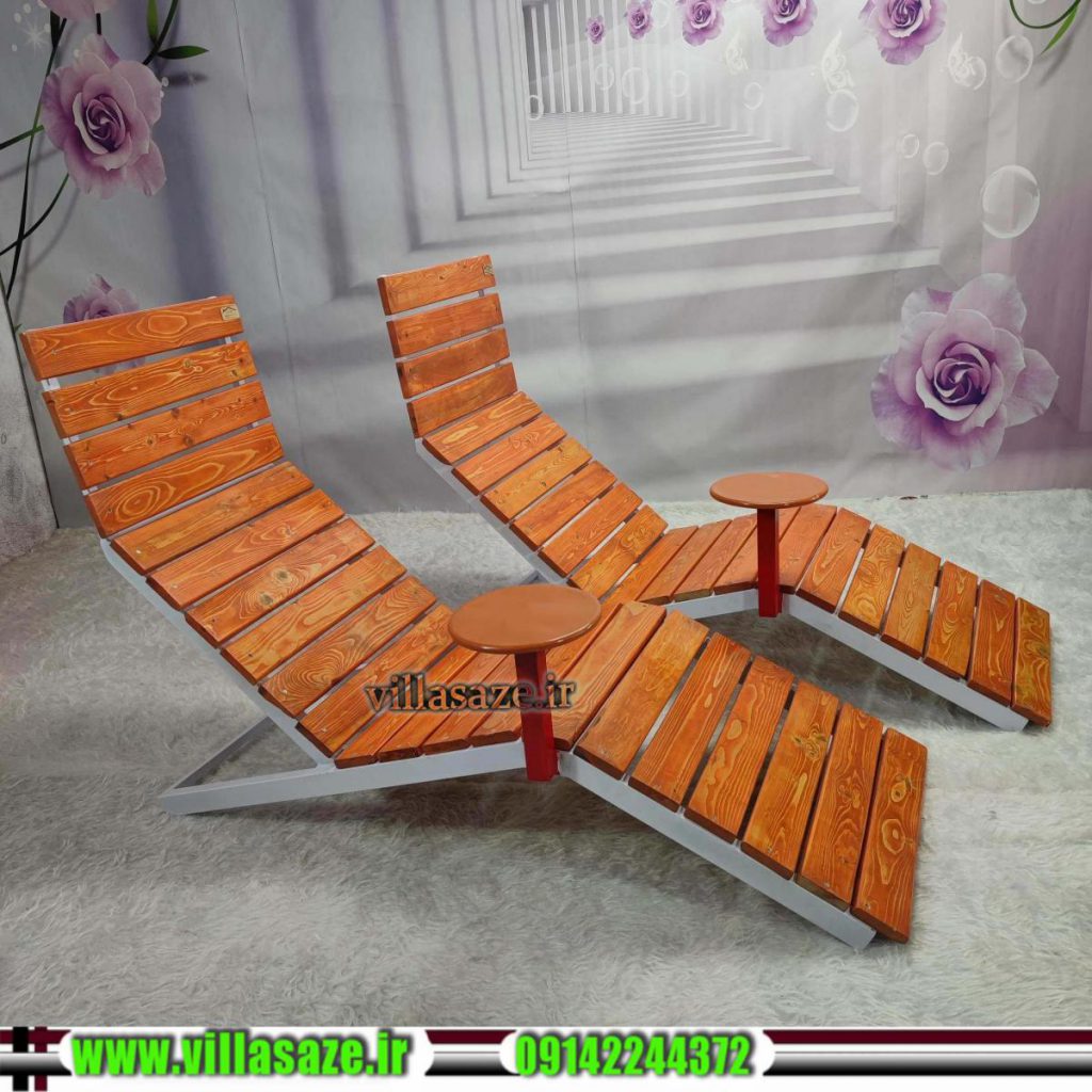 تخت کنار استخر زیبا
