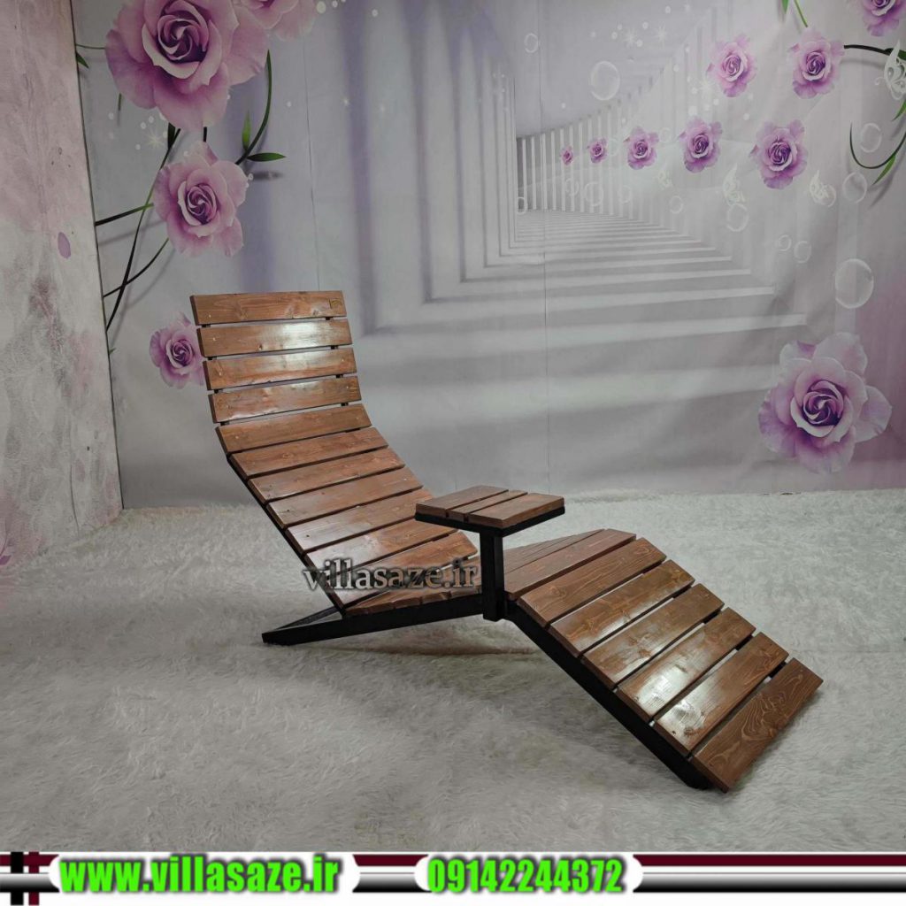 صندلی کنار استخر زیبا